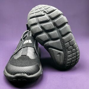 Toddler 6 Nike Black Textured Slip-On Shoes